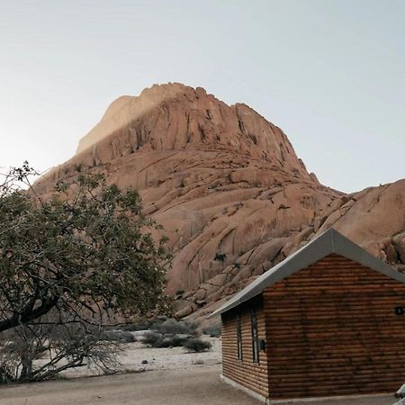 Spitzkoppe Cabin Camp Usakos ภายนอก รูปภาพ