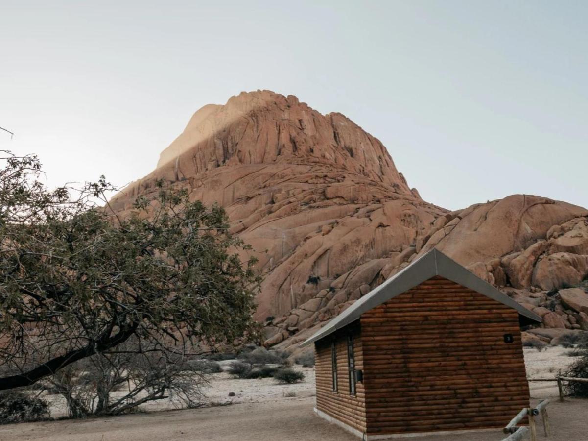 Spitzkoppe Cabin Camp Usakos ภายนอก รูปภาพ