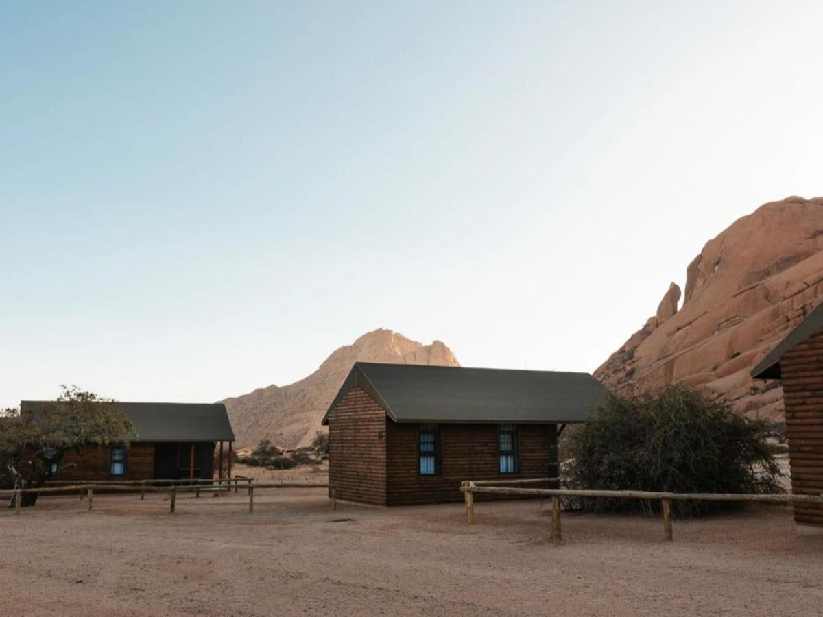 Spitzkoppe Cabin Camp Usakos ภายนอก รูปภาพ